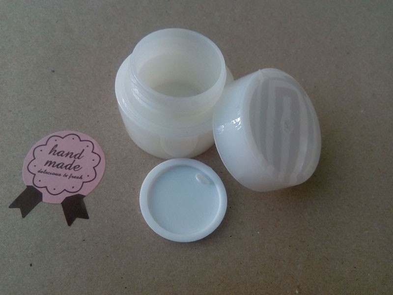Tarro petit 12ml beige con obturador
