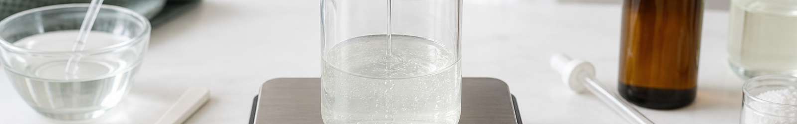 Prepare the container and utensils